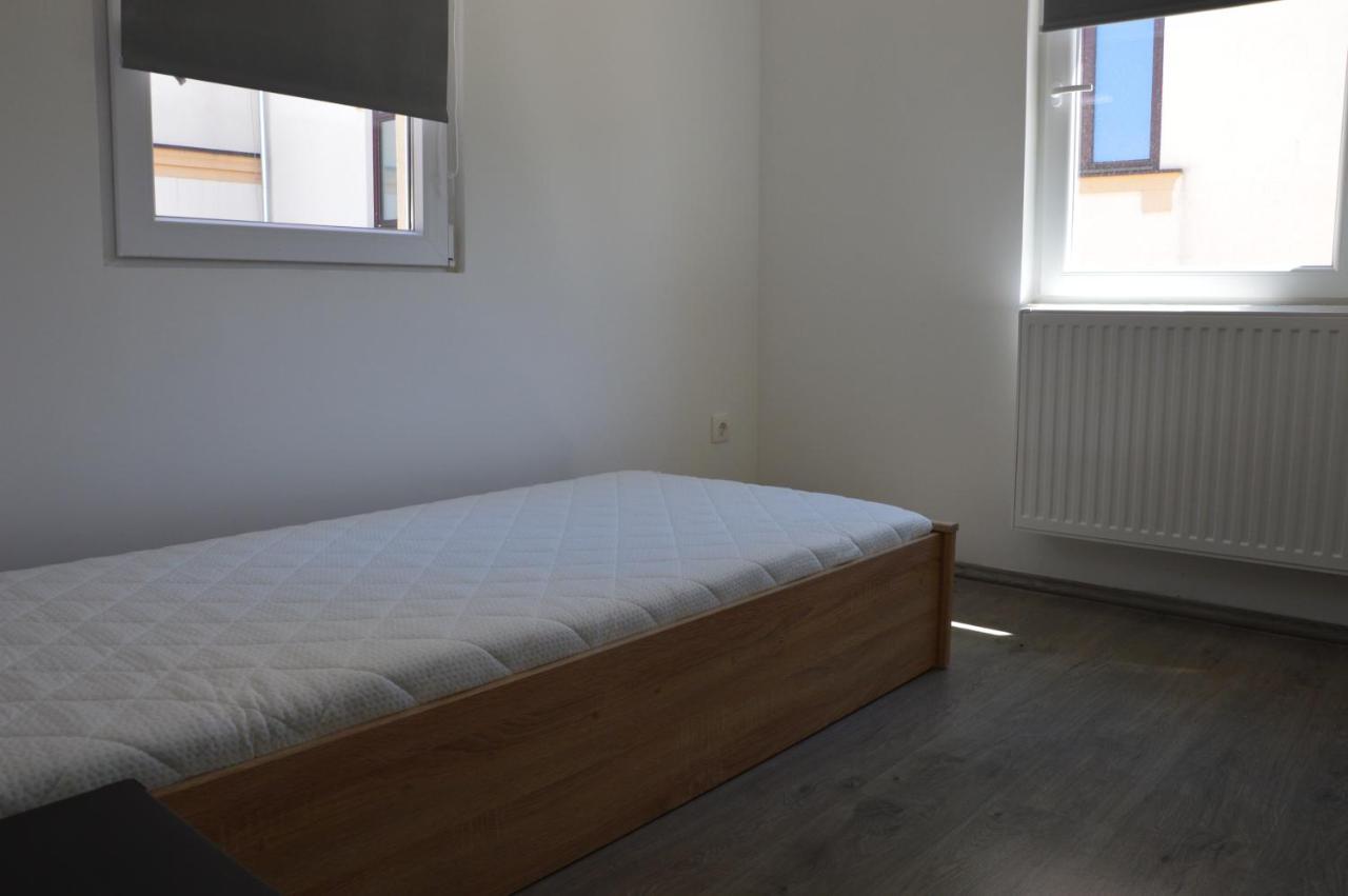 Quiet Residential Area B Taplan - 2 Bedroom And Living Room Apartment Szombathely Exterior photo